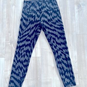 LULULEMON - Leggings size 8 black and grey print